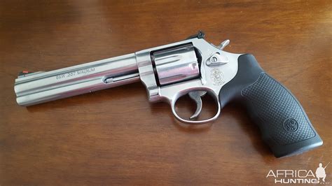 A Smith & Wesson.357 Magnum revolver