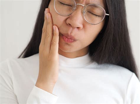 5 Ways to Ease Jaw Pain