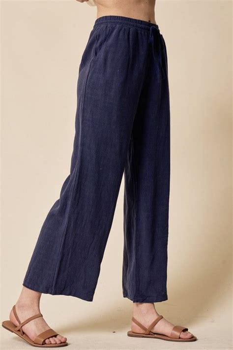 5 Ways to Style Navy Linen Pants