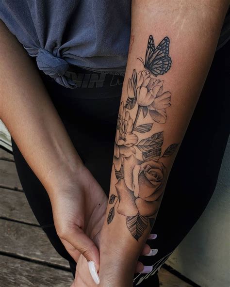 7 floral tattoo ideas on the leg