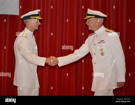 7th Fleet Commander Shakes Hands