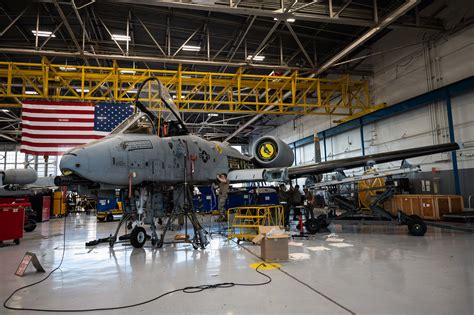 A-10 Thunderbolt II maintenance