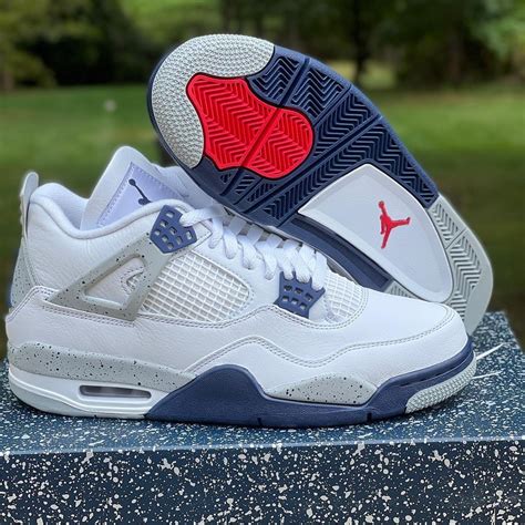 Air Jordan 4 Midnight Navy Sneakers