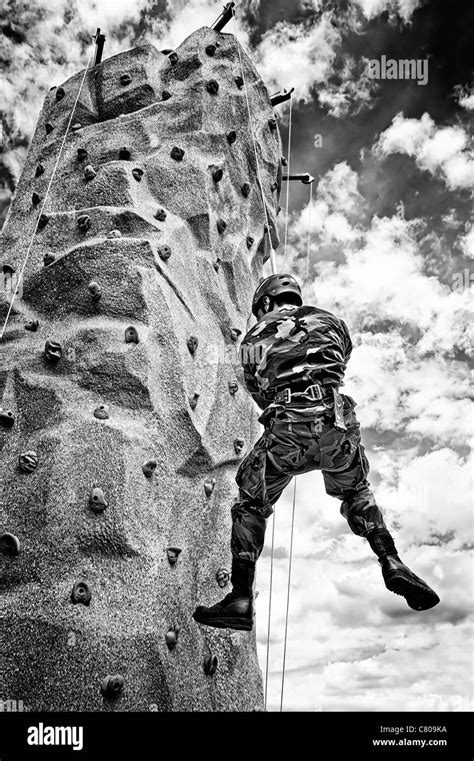 Army Recruits Rappelling