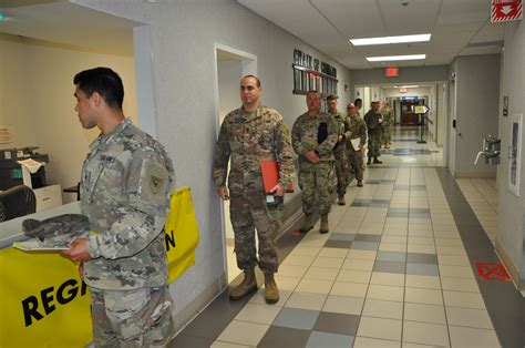 Army Reserve Soldiers Returning