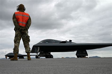 B-2 Stealth Bomber stealth technology