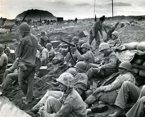 Marines raising the flag on Iwo Jima