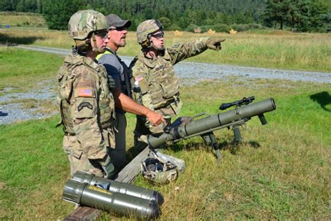 Soldiers training with the Carl G rocket launcher