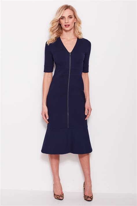 Description of Casual Navy Dresses