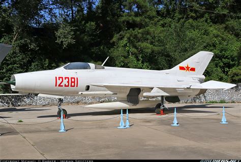 Chengdu J-7 in flight