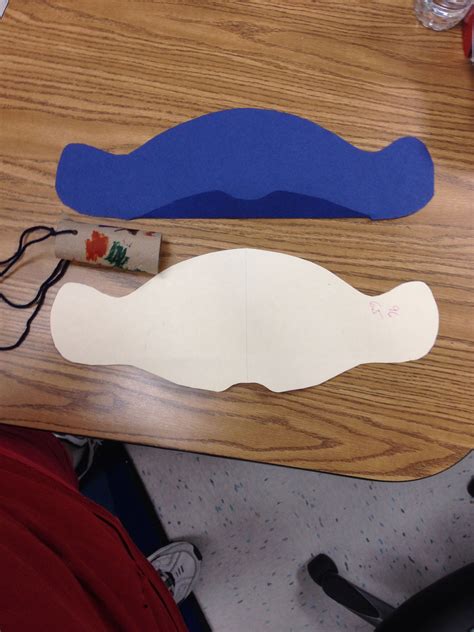 A picture of a Christopher Columbus hat template with a ribbon