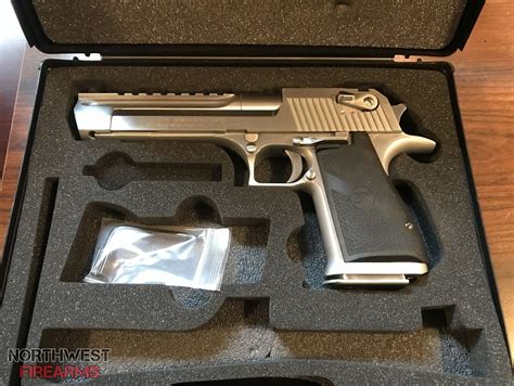 Desert Eagle 44 Magnum Pistol