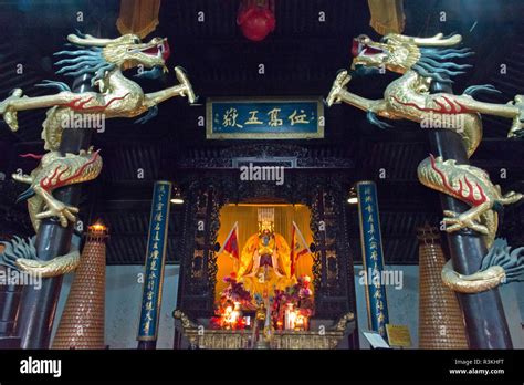 Image of the Dragon Emperor in a Temple