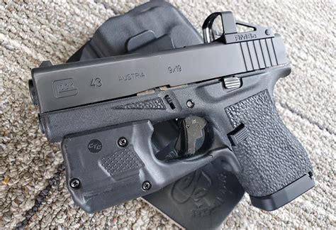 Dressing for Concealed Carry Glock 43