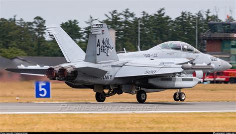 EA-18G Growler Vs F-18 Gallery