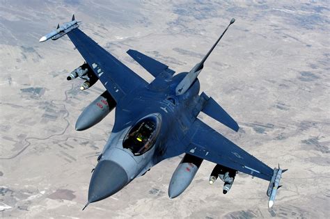 F-16 aerial refueling