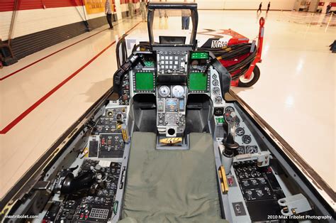 F-16 Cockpit Image 3