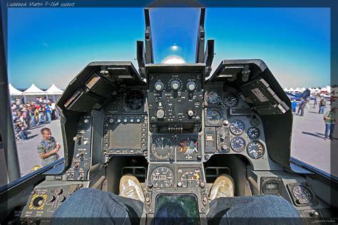 F-16 Cockpit Image 4