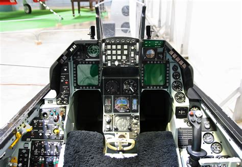 F-16 Cockpit Image 9