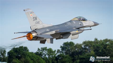 F-16 Fighting Falcon Airshow