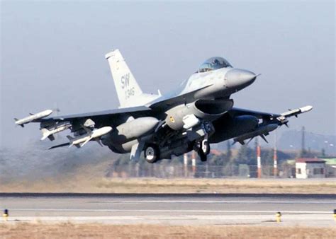 F-16 Fighting Falcon in flight