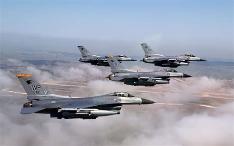 F-16 formation