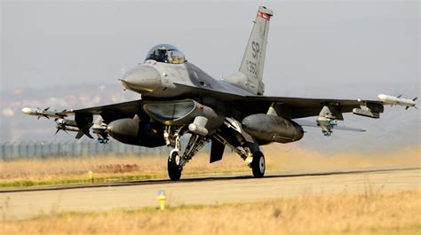 F-16 Fighting Falcon in flight