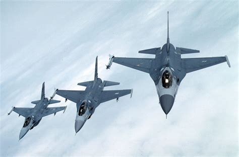 F-16 formation