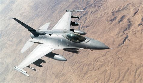 F-16 in-flight