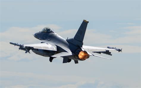 F-16 in flight