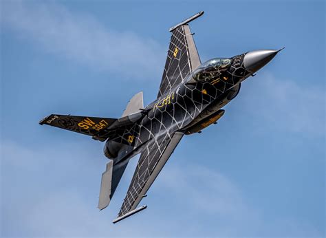 F-16 Viper Demo Team in Action