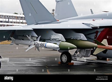 F-18 Hornet missile capabilities