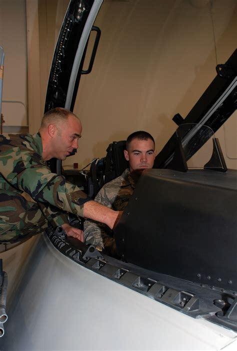 F-22 Raptor crew