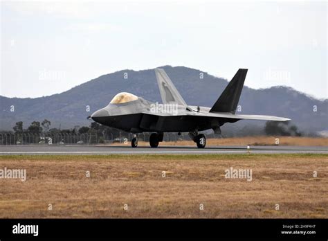 F-22 Raptor rolling