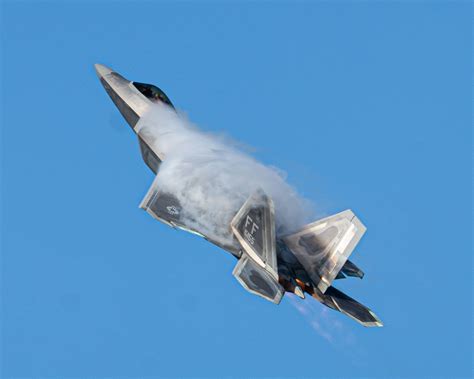 F-22 fighter jet airshow