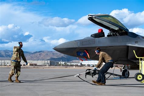 F-22 fighter jet refueling