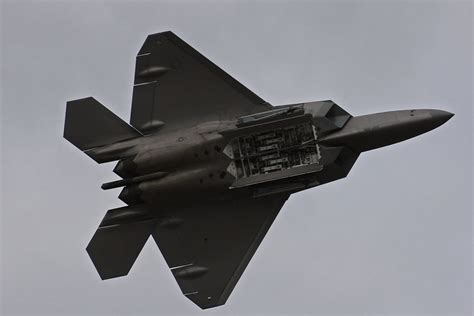 F-22 fighter jet armament and weapon systems