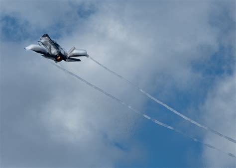 F-35 Demonstration Team in flight