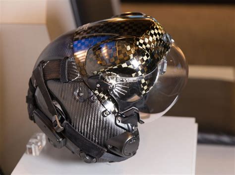 F-35 Lightning II Helmet: Advanced Fighter Pilot Technology