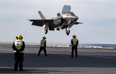 F-35 Lightning II landing