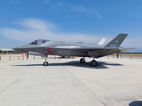 F-35 landing gear