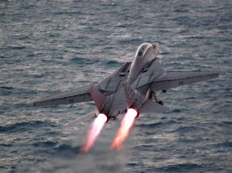 F14 Tomcat with afterburners lit