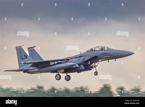 F15 Eagle landing