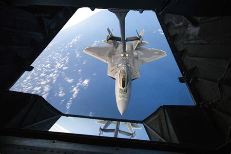 F-22 Raptor refueling