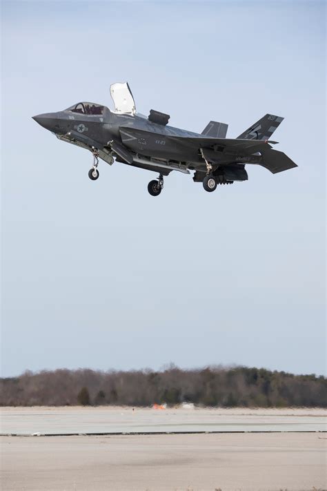 F-35B Vertical Landing Image 10