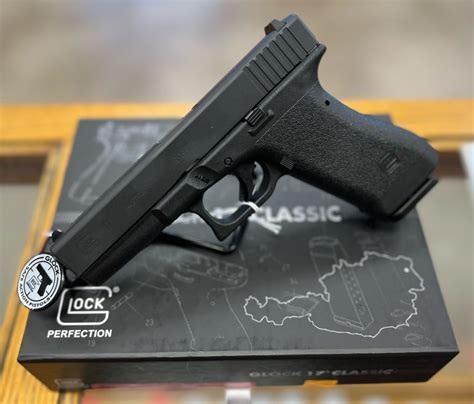 Glock 17 pistol