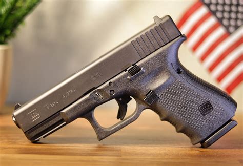 Glock 19 pistol