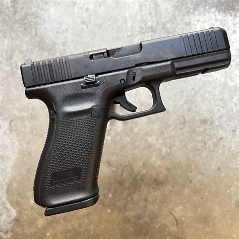 Glock 20 pistol