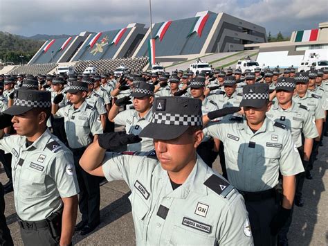 Miembros de la Guardia Nacional en un evento comunitario