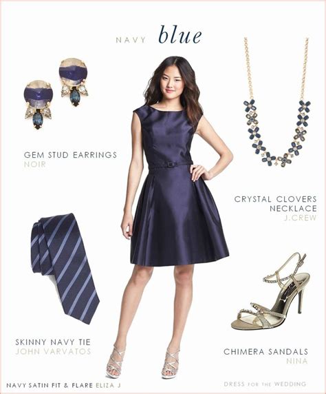 How to Accessorize a Navy Blue Dress